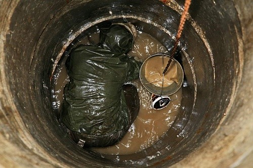 Удаление ила и мусора из шахты